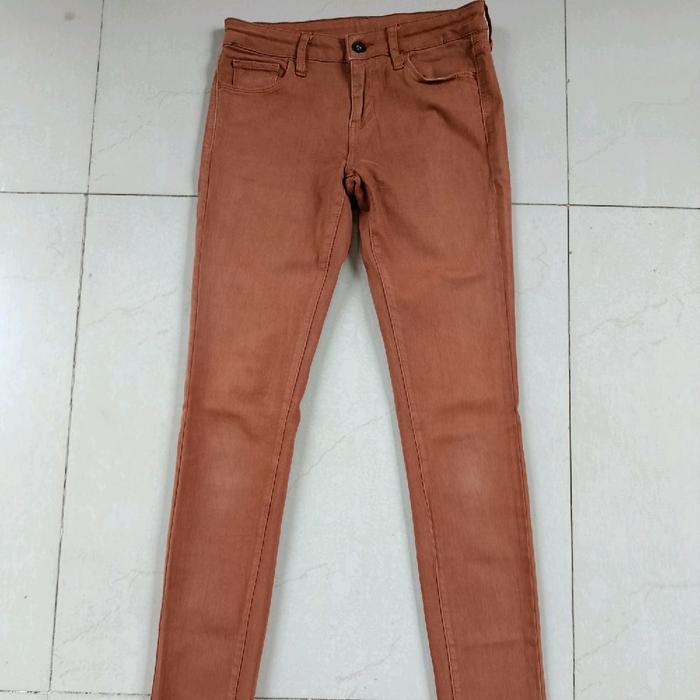 Uniqlo Jeans Skinny Coklat - Celana Jeans Wanita Model Skinny Fit Warna Coklat