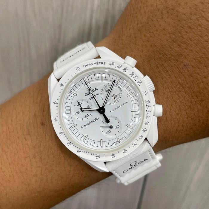 Omega Moonswatch mission to moonphase snoopy dial