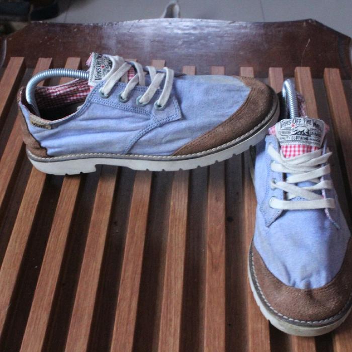 Sepatu kets sneaker keren   " Vans" Upper kombinase suede kanvasi  outsole keras kokoh.Size 41 insol