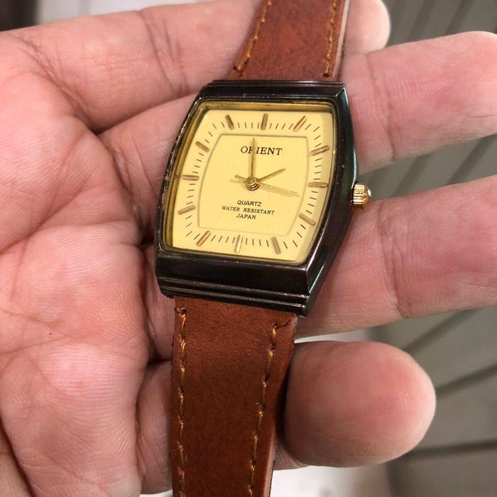 Orient Jam Tangan Pria Kulit Coklat Tahan Air Quartz Water Resistant Original