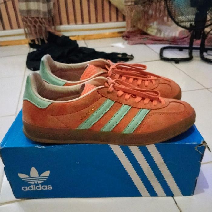 Adidas Gazelle Indoor Orange Strip Tosca