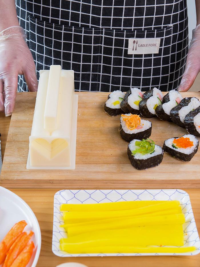 Japanese-style seaweed rice ball homemade rice ball seaweed sushi