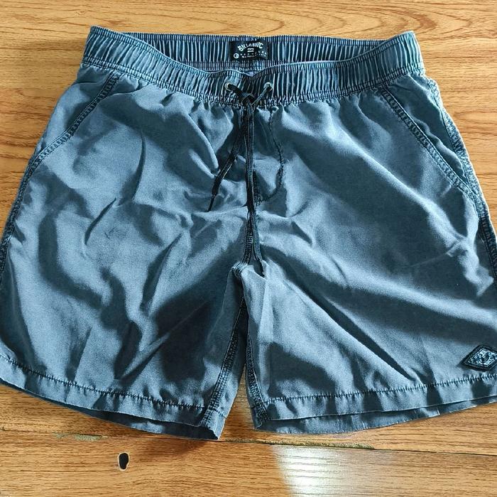 Preloved Celana Billabong All Day Ovd Lackback size M Shorts Pria Casual