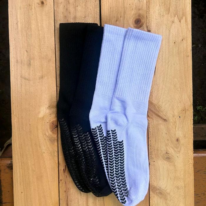 kaos kaki antislip lolos olahraga