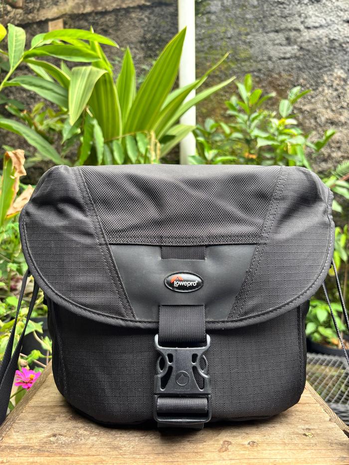 Lowepro Stealth Reporter D200 AW | Tas Kamera Lowepro | Slingbag Kamera Lowepro