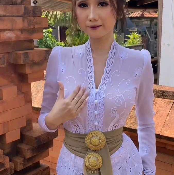 Kebaya jadi kancing mutiara/kebaya kancing mutiara/kebaya jadi