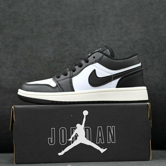 sale Sepatu Anak Laki Perempuan Jordan 1 Low Hitam Putih(IMPORT)Uk 25-37
