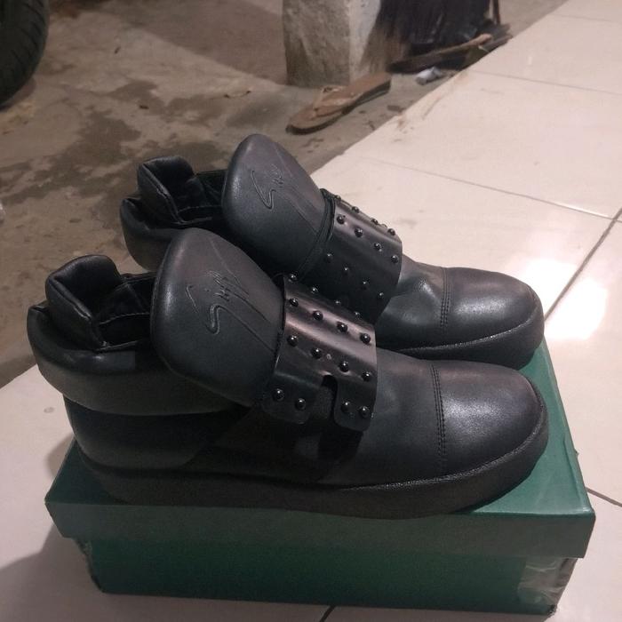 sepatu second branded giusepe zanotti size 42 original authentic