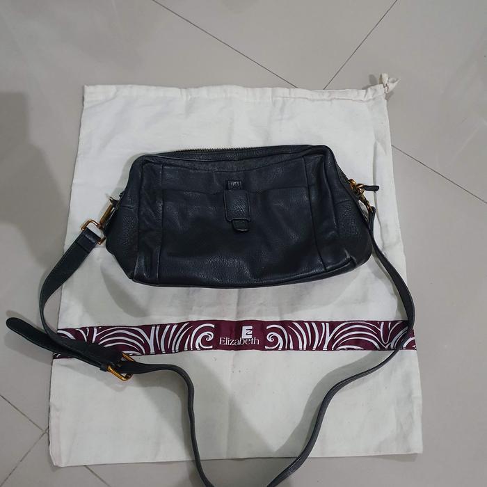 Preloved Tas Selempang Elizabeth Original Hitam Black
