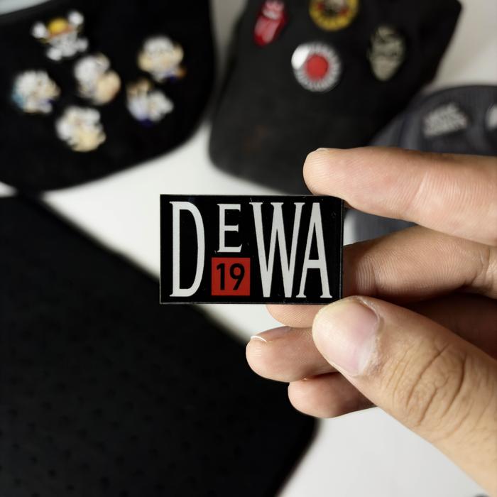 Dewa19 - Pin Acrylic Enamel Pin Style Aksesoris buat Tas, Jacket, Topi Akrilik Clips