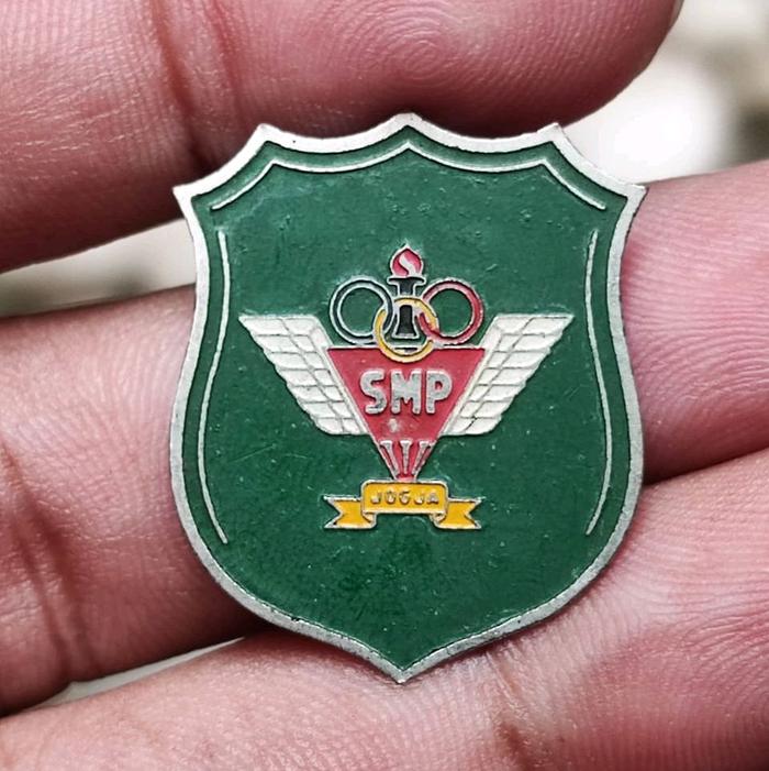 Pin Kuningan Kuno Logo SMP 3 Jogja thn 1950an