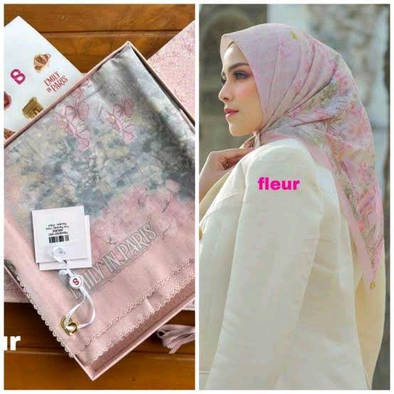 Buttonscarves Emily in Paris Fleur
