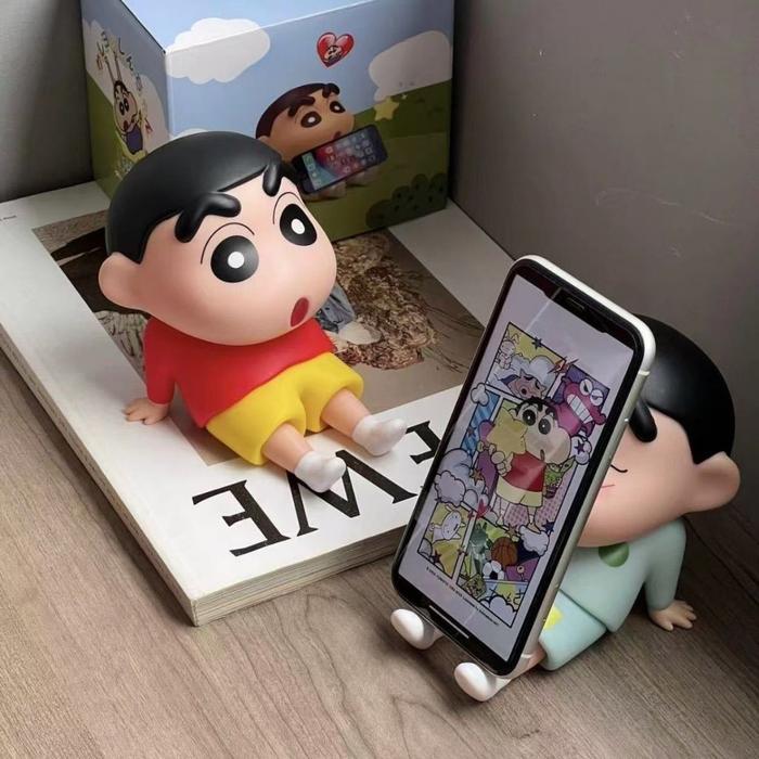 WM Termurah Phone Holder Crayon Sinchan Penyangga HP Kekinian Stand Smart Phone Tablet Lucu