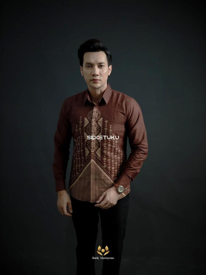 CHAKRA MAHOGANY kemeja batik pria lengan panjang warna mahogany terbaru