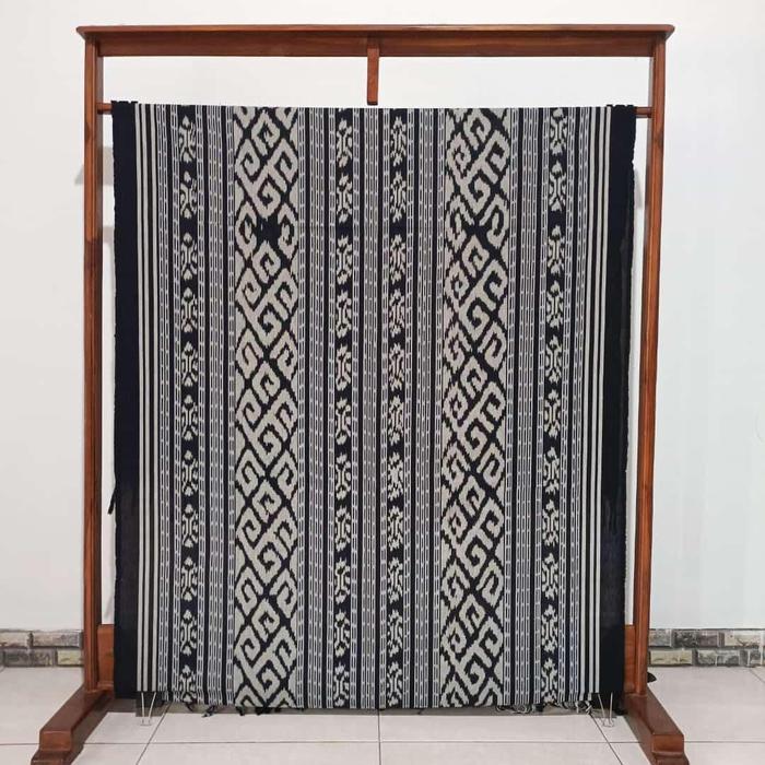 Karya Ethniqu Kain Tenun Ikat Troso Hitam Motif Ikat Khas Troso Warna Hitam Elegan Fleksibel Penggun