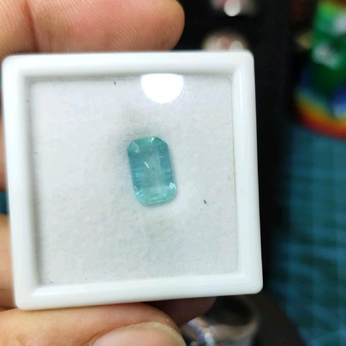 NATURAL EMERALD BERYL BLUISH GREEN, RUSIA