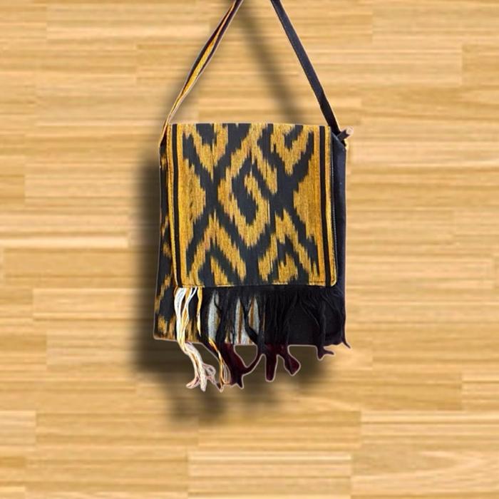 Tas Selempang Tenun Mini Etnik Lombok Toraja dengan Penutup Wanita Motif Khas Ukuran Simpel Cocok un