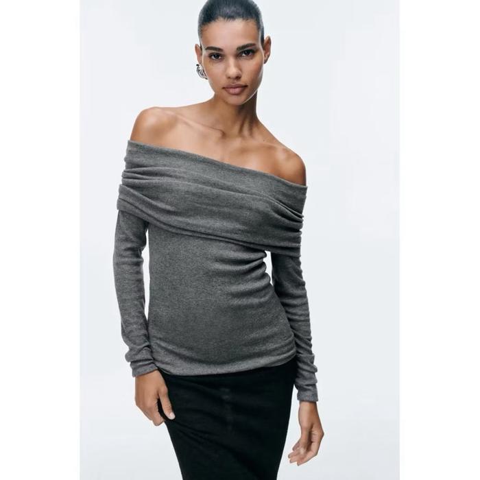 ￼ZARA - Off Shoulder Knit Wol Tops Size M