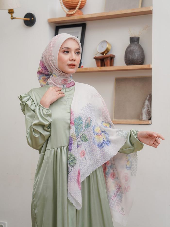 Radwah - Fitri Scarf - Hijab Wanita Muslim - Kerudung Voal Square / Segi Empat