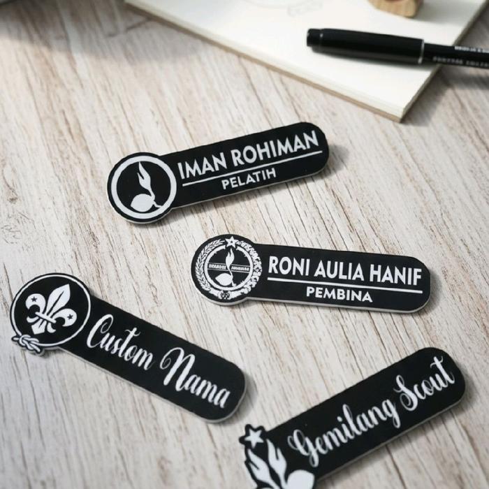 Name Tag Papan Nama Dada Akrilik Penitik Grafir Custom Nama dengan Desain Unik dan Tampilan Mewah Cl