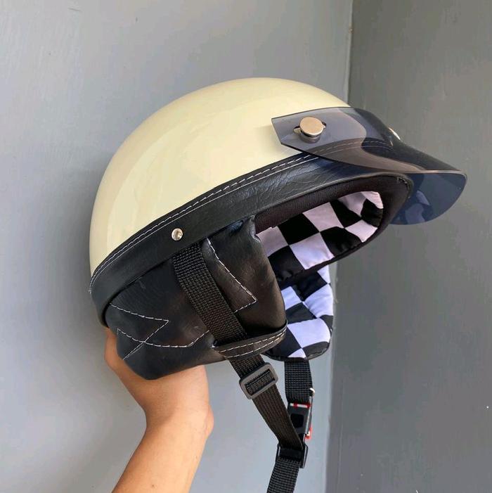 Helm chip retro busa motif catur free pet