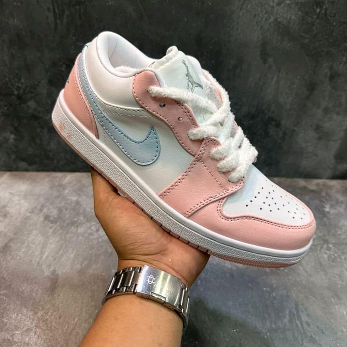 SEPATU SNEAKERES WANITA AJ LOW PINK PUTIH BERKUALITAS TINGGI