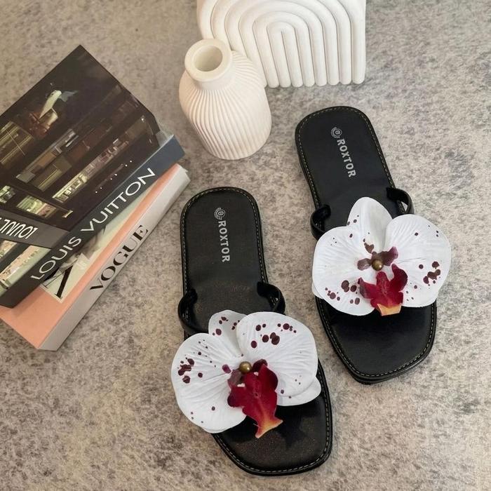 ROXTOR Cattleya - Sandal flat wanita bunga feminim non slip (SLOP ANGGREK)