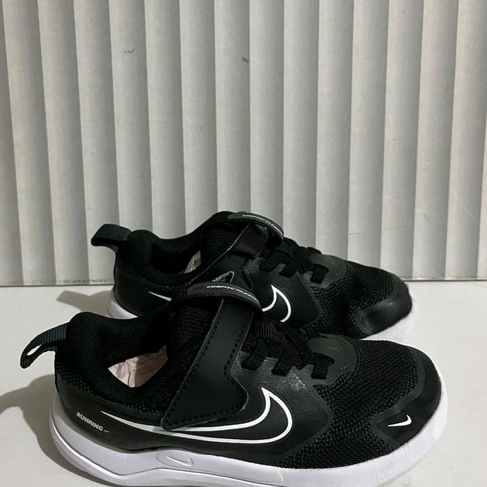 Sepatu Anak Second Original Nike Cosmic Running Size 27/16cm