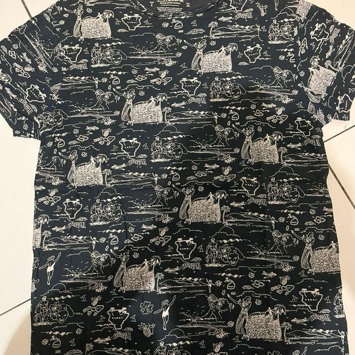 Pull and Bear Kaos Size S Preloved Cocok untuk Rumahan Motif Unik dan Nyaman