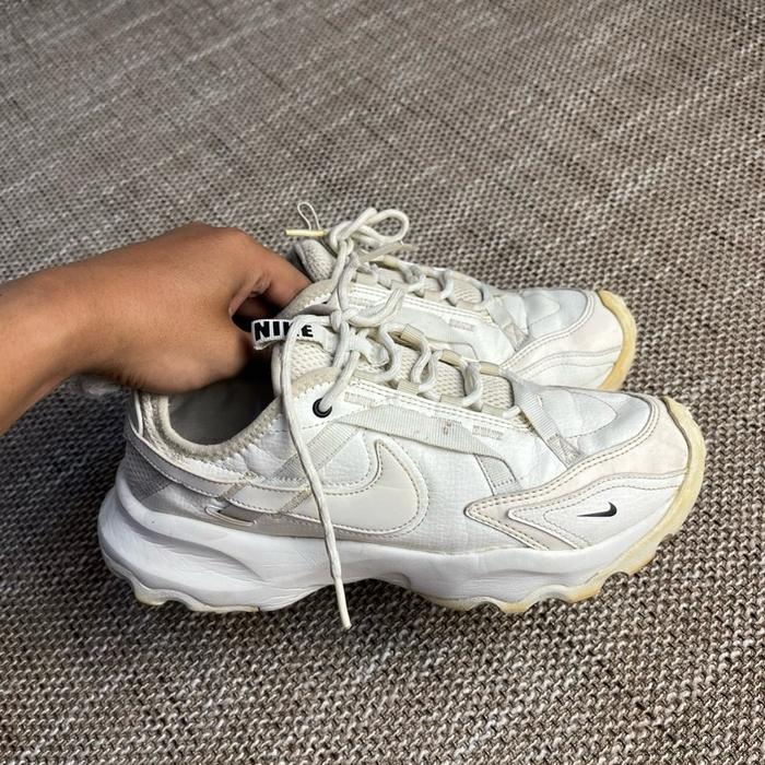 SEPATU NIKE TC7900 warna putih