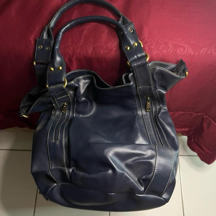 TAS KULIT / TOTE BAG / TRAVEL BAG WANITA NAVY MUAT LAPTOP ADA TALI PANJANG (Preloved Pribadi)