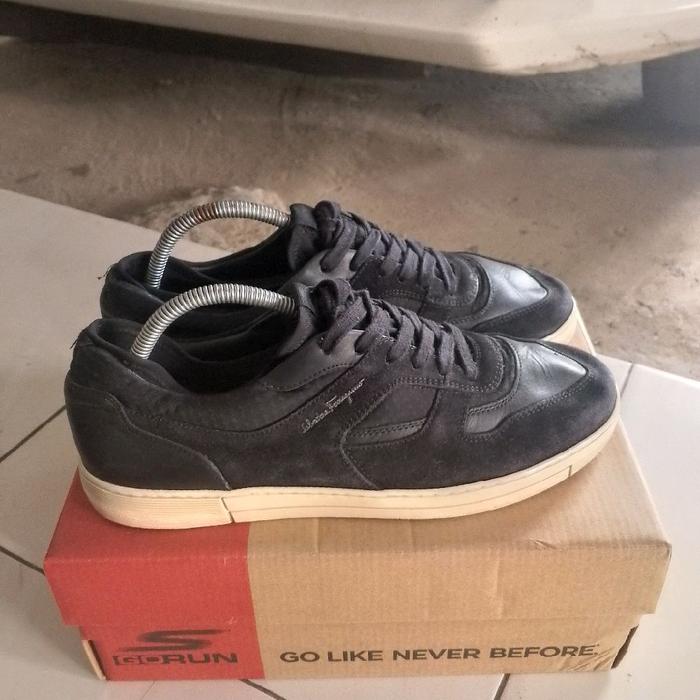 sepatu second branded sneakers salvatore ferragamo size 42 original authentic