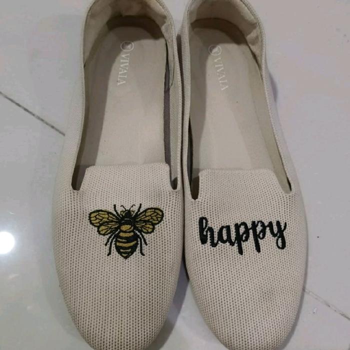 vivaia putih yg cakep dan lucu sporty bergaya