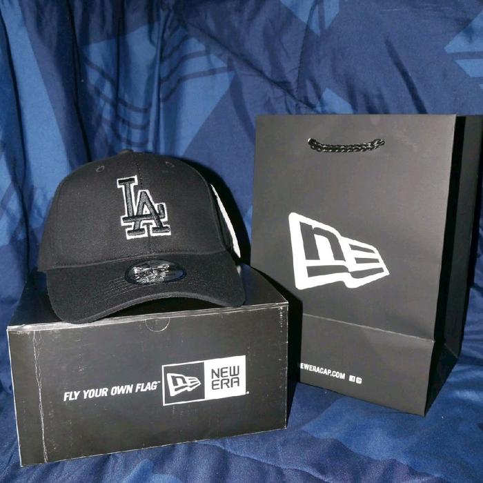 Topi Baseball MLB Caps New Era Logo LA Bordir Hitam List Putih Topi Baseball MLB Los Angels Hitam Li