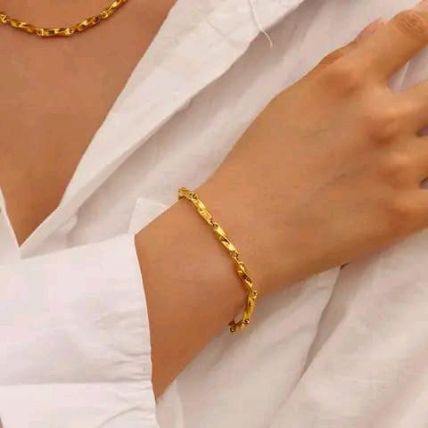 satuset KALUNG DAN GELANG TITANIUM ANTI KARAT Hadiah bioglass Elegan