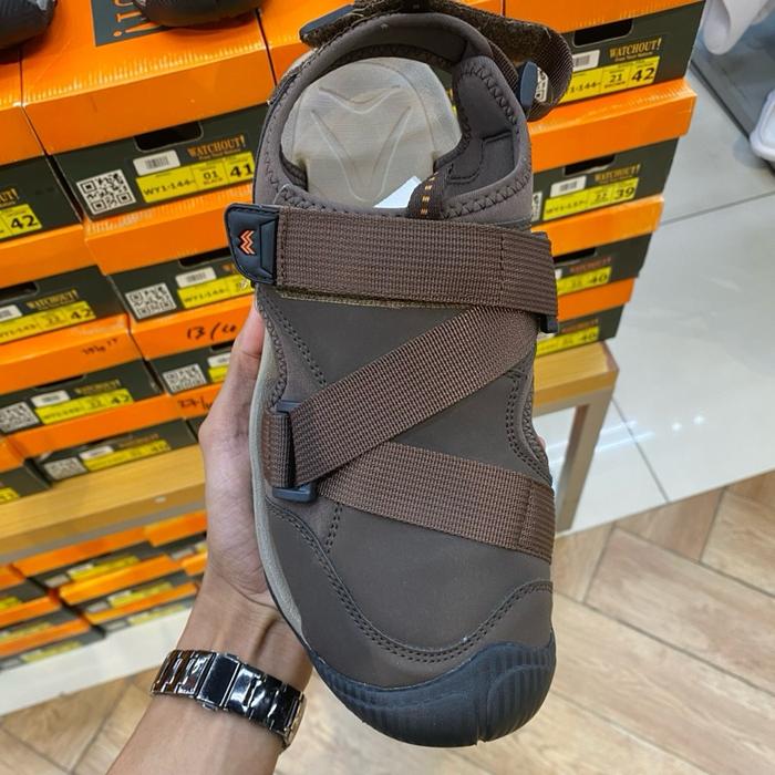 Sepatu Sandal watchout Pria brown dengan Desain Tali Kekinian dan Sol Nyaman untuk Aktivitas Sehari-