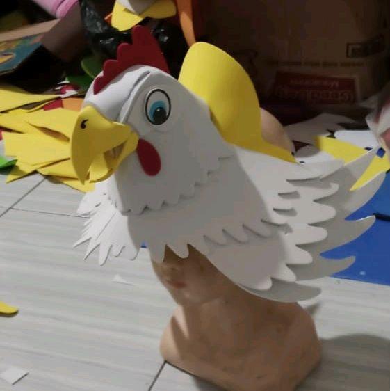 Topi karakter ayam betina