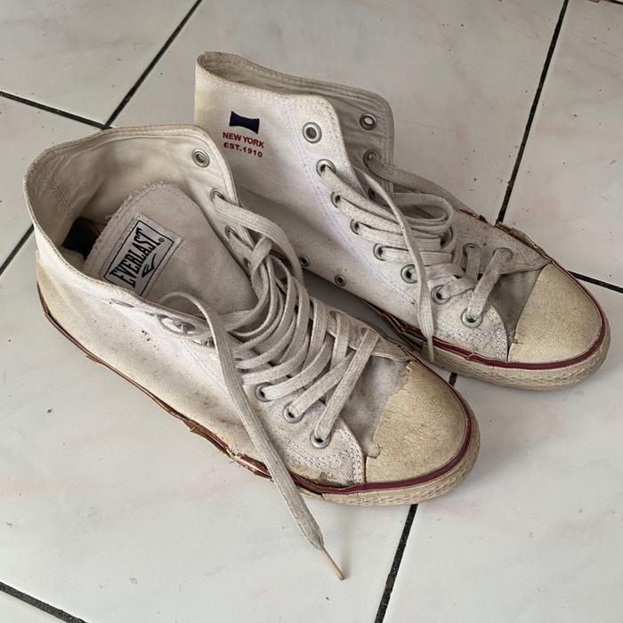 Sepatu everlast size 42/43 Pria Sneakers preloved