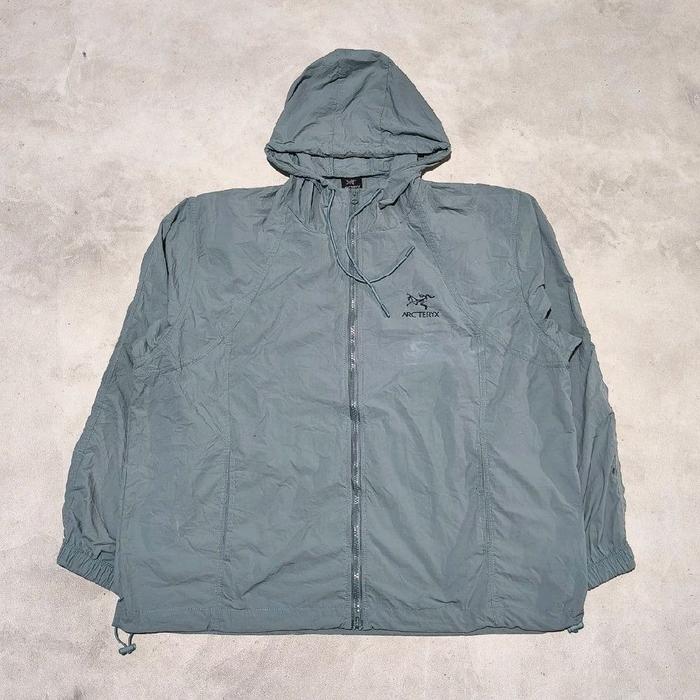 Jaket windbraker running arcteryx abu bekas