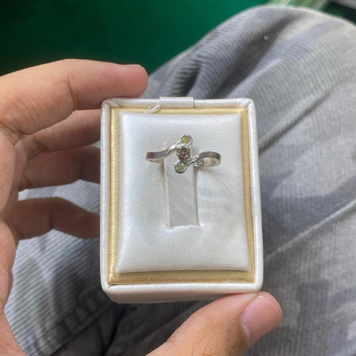 Cincin berlian eropa dan berlian fancy