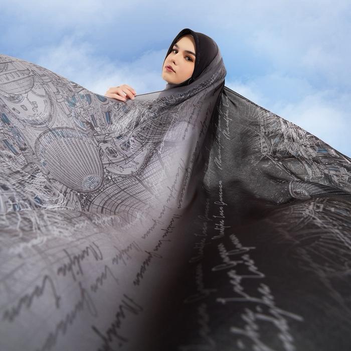 Mandjha Hijab Sofia Black Scarf Gradasi Hijab Segi Empat Voal Premium By Ivan Gunawan