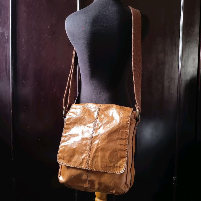 Sling Bag / Tas Selempang Pria Kulit Asli Ukuran Sedang Brand Brown Genuine Leather Preloved/second