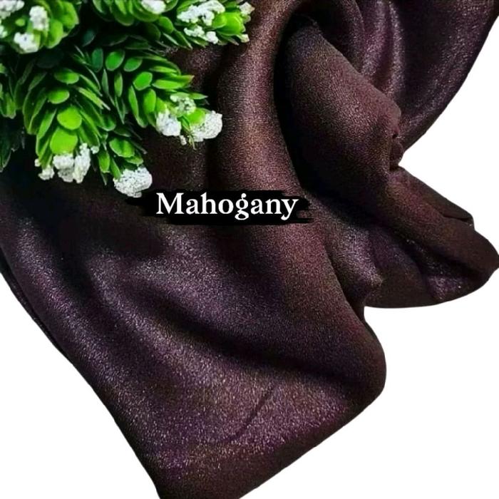 Sinar Glamour Hijab Segiempat Warna Mahogani Ukuran 110×110 cm Bahan Katun Eksimer Finishing Laser C