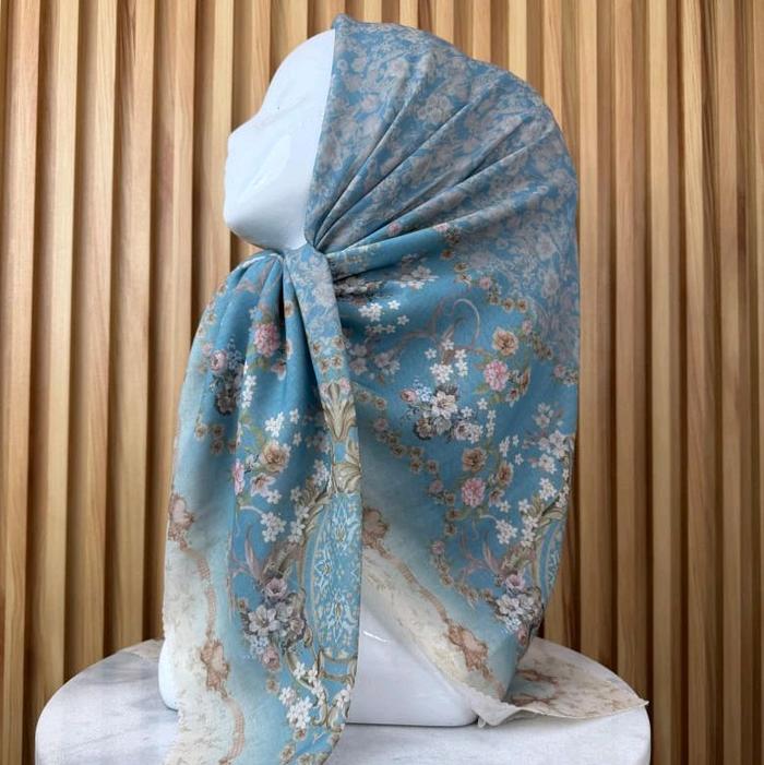 HIJAB SEGI EMPAT VOAL MOTIF BUNGA OLIVIA BIRU WARDAH