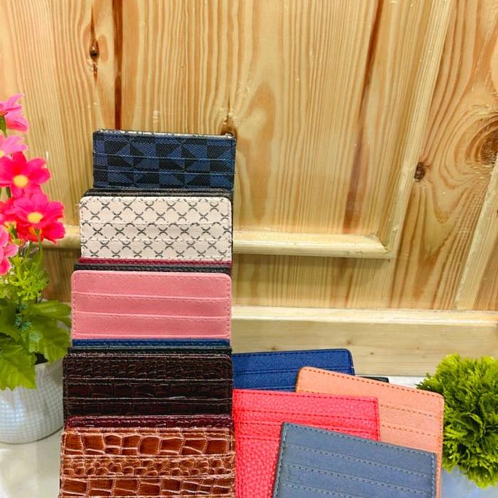 Dompet Wanita Elegan & Fungsional dengan 8 Slot Kartu 1 Resleting Koin 3 Ruang Penyimpanan Bahan Sin