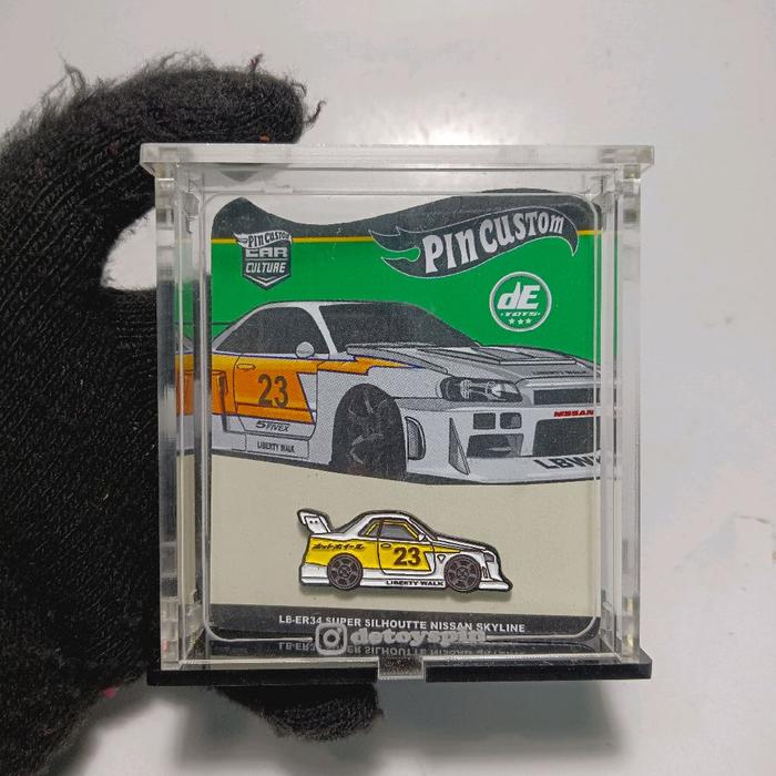 Pin Bros Diecast LB ER34 Super Silhouette Nissan Skyline dengan Akrilik Case Transparan untuk Koleks