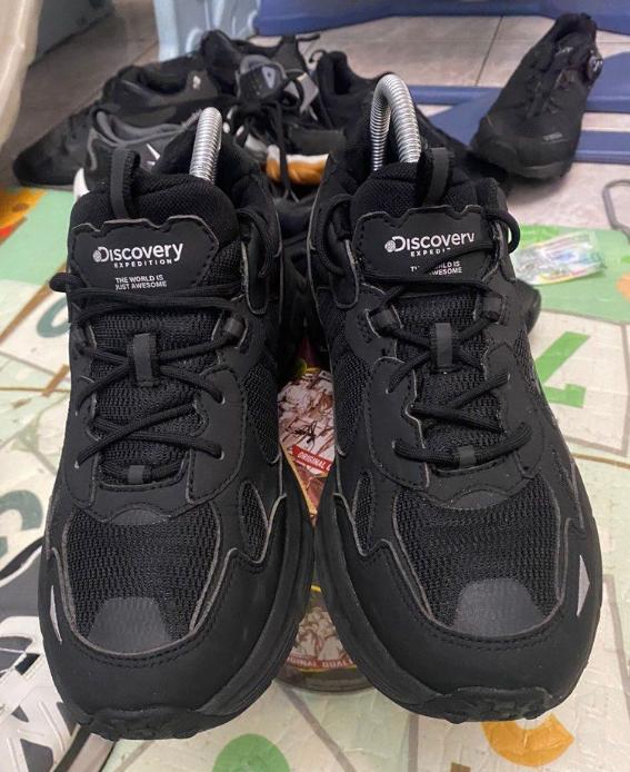 Sepatu second full black discovery running atau harian bisa size41