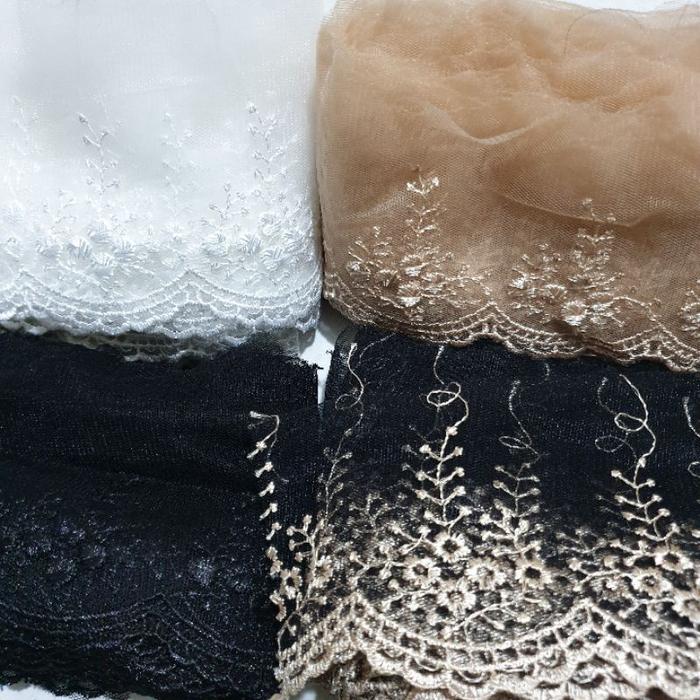 Renda Tile Anggur +-13,5 M/hitam/bw/silver/gold