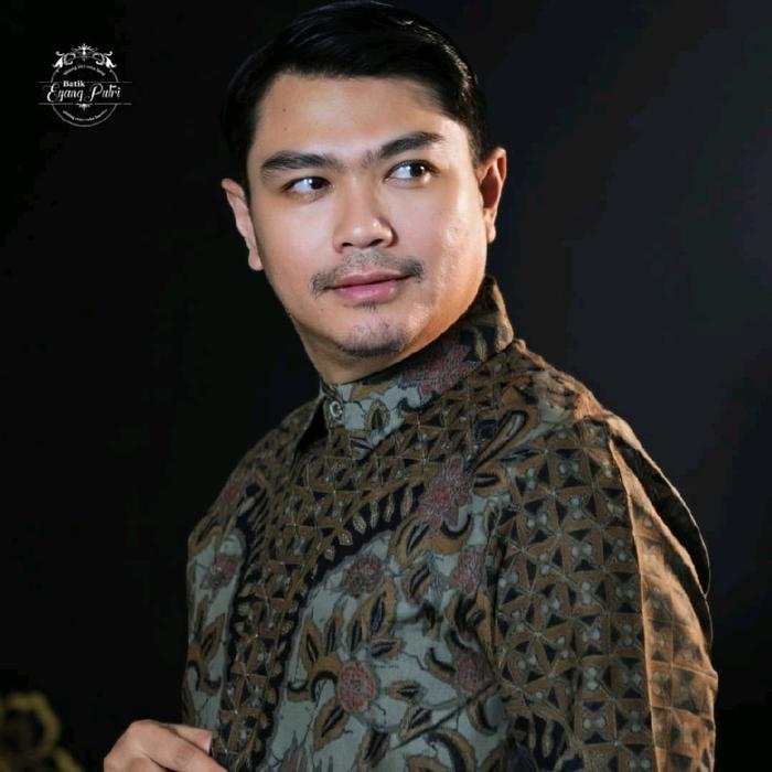 Batik Eyang Putri-Kemeja Katun Lengan Panjang