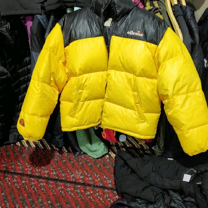 Ellesse Jaket Bulu Angsa Big Logo Sz M-L LD 110 Warna Kuning Hitam untuk Musim Dingin